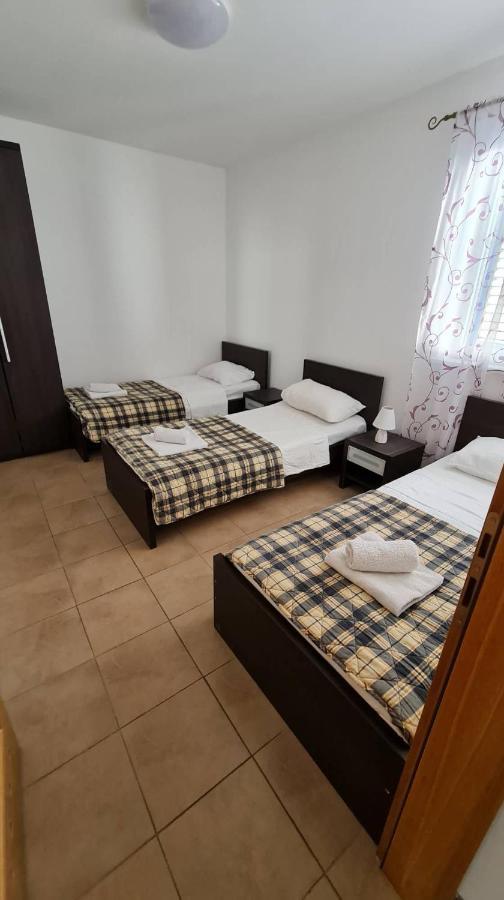 Irish Complex * Budua
